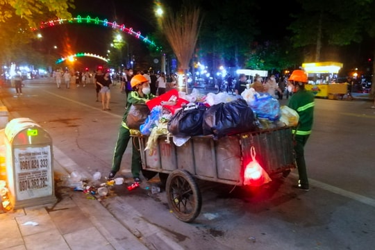 Xuyên đêm đảm bảo môi trường tại các tuyến phố đi bộ thành Vinh