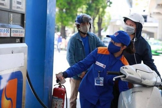 Triển khai ngay Nghị quyết của Ủy ban Thường vụ Quốc hội về mức thuế bảo vệ môi trường đối với xăng, dầu, mỡ nhờn