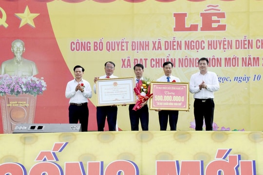 Xã Diễn Ngọc (Diễn Châu) đón nhận Quyết định công nhận đạt chuẩn Nông thôn mới