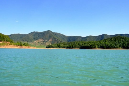 Phát hiện người đàn ông ngoại quốc nghi bị đuối nước