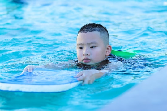 Sôi động với trẻ em thành phố trong ngày hè