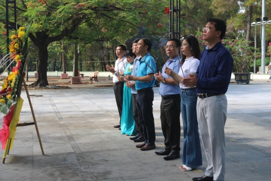 Ban Tuyên giáo Tỉnh ủy Nghệ An dâng hương tưởng nhớ các Anh hùng liệt sỹ