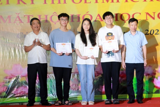 Hội Hóa học Nghệ An: Tổng kết và trao giải Kỳ thi Olympic Hóa học 19-5 năm 2022