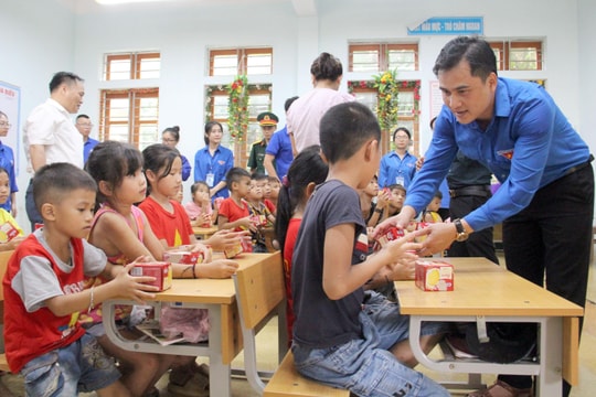 Tổ chức hoạt động tình nguyện cao điểm tại làng thanh niên lập nghiệp biên giới ở Nghệ An