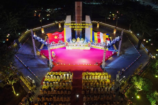 Cửa Lò: Xúc động lễ cầu siêu, thắp nến tri ân các anh hùng liệt sĩ