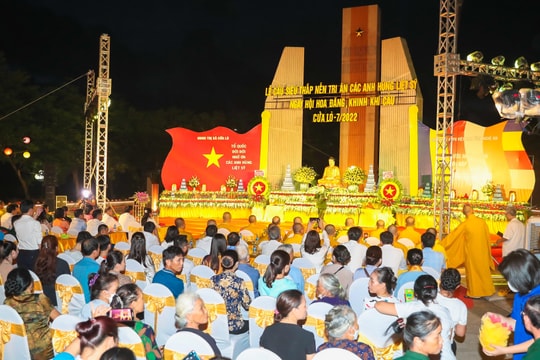 Trang trọng Lễ cầu siêu và thắp nến tri ân các anh hùng, liệt sĩ ở Cửa Lò