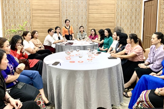 Nhóm nữ đại biểu Quốc hội và Hội đồng nhân dân tỉnh Nghệ An thống nhất nhận đỡ đầu 5 trẻ mồ côi 