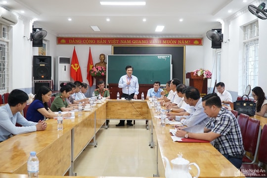 Thứ trưởng Bộ Giáo dục và Đào tạo kiểm tra công tác chấm thi tại Nghệ An