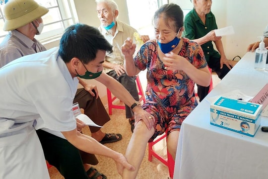 800 người dân ở Thanh Chương được khám bệnh, cấp thuốc miễn phí