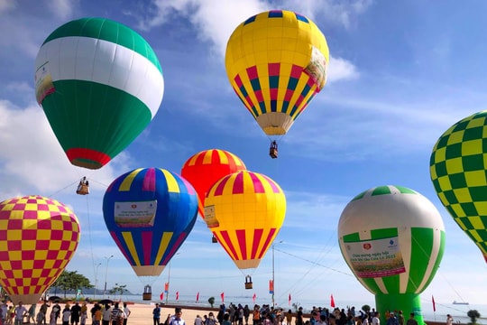 Khách đặt phòng tại Cửa Lò tăng vọt khi có ngày hội khinh khí cầu 