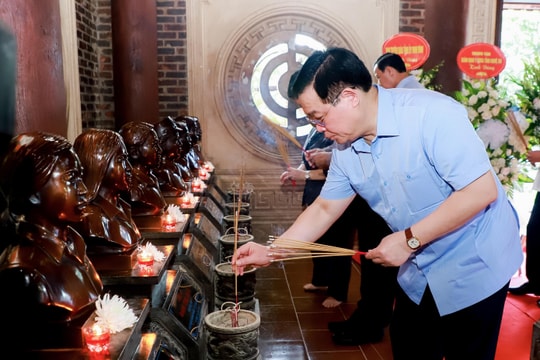 Chủ tịch Quốc hội Vương Đình Huệ tri ân các anh hùng liệt sĩ trên 'tọa độ lửa' Truông Bồn, Ngã ba Đồng Lộc