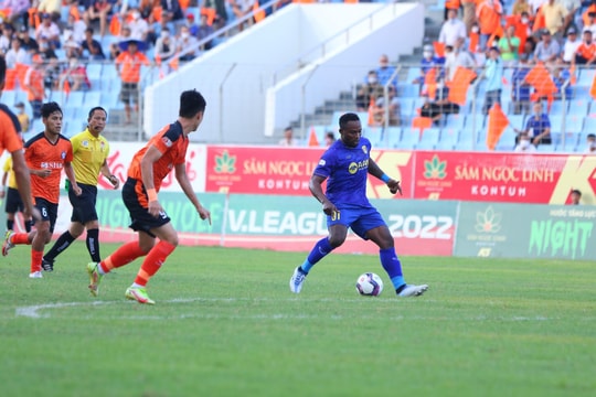 Hàng thủ yếu kém, SLNA mất vị trí đầu bảng V.League 2022