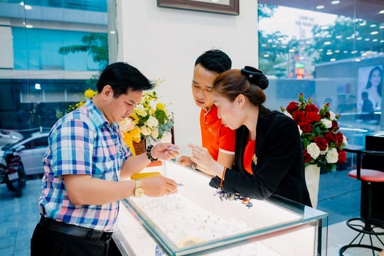 Giá vàng giảm sốc, thị trường Nghệ An trầm lắng