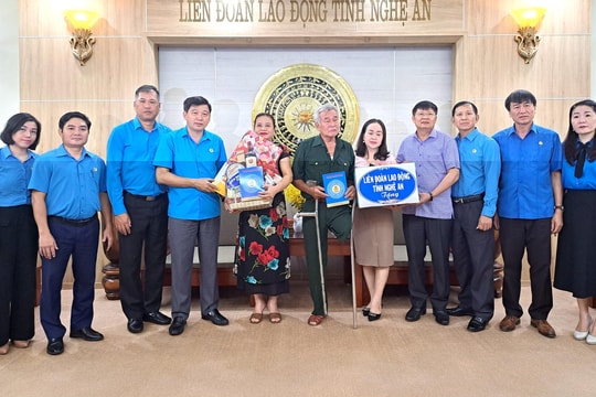 Tổng Liên đoàn Lao động Việt Nam thăm hỏi, tặng quà gia đình chính sách nhân ngày Thương binh liệt sỹ