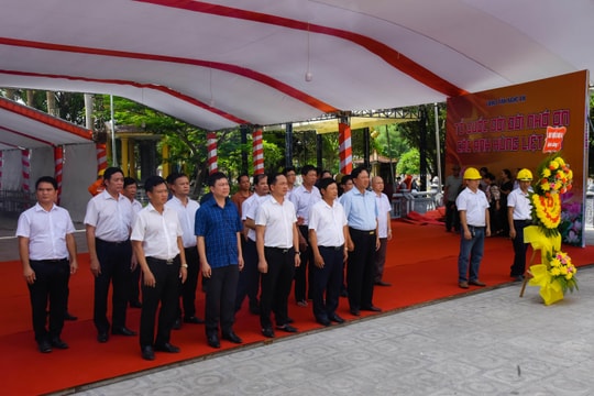 Công ty Điện lực Nghệ An dâng hoa, dâng hương tại Nghĩa trang liệt sỹ quốc tế Việt-Lào