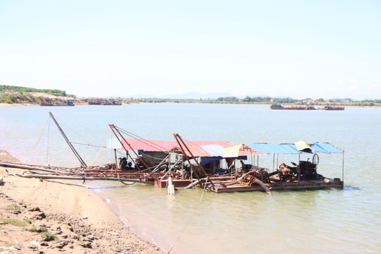 Ngăn chặn tình trạng khai thác cát sỏi ngoài mốc quy định