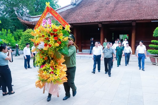 Thủ tướng Phạm Minh Chính dâng hương tại Khu Di tích Kim Liên và Truông Bồn