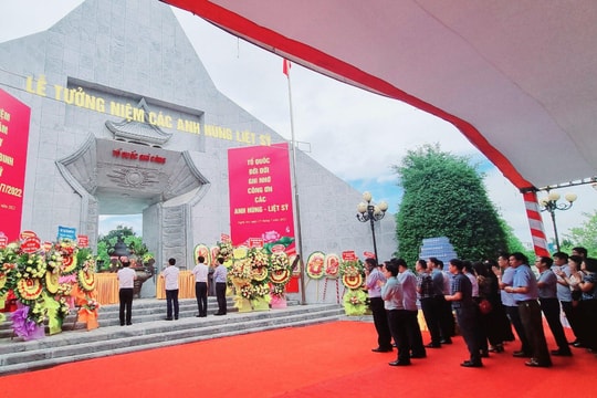 Sở Giao thông Vận tải Nghệ An dâng hương tưởng niệm các anh hùng liệt sỹ 