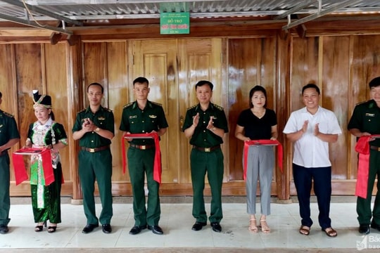 Bàn giao nhà tình nghĩa, trao quà cho đối tượng chính sách tại các địa phương