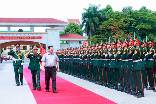 Thủ tướng Phạm Minh Chính thăm, làm việc tại Bộ Tư lệnh Quân khu 4