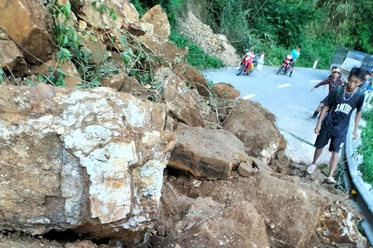 Khắc phục sạt lở núi ở xã Huồi Tụ, Kỳ Sơn