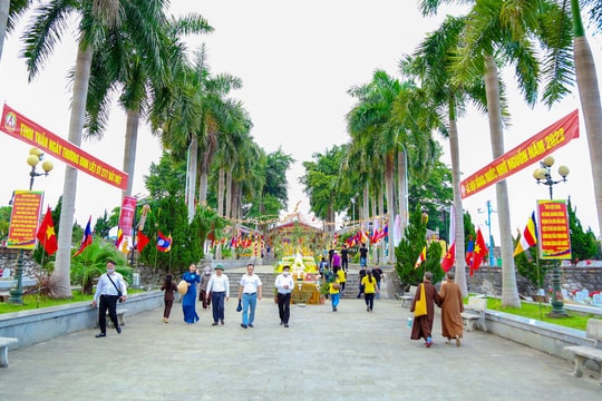 'Cõi thiêng' đất Nghệ tỏa rạng nghĩa tri ân