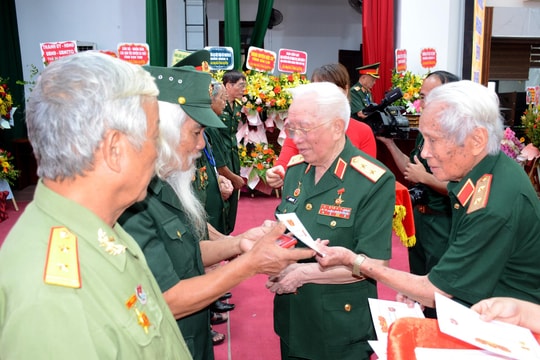 Ban Liên lạc truyền thống Đại đoàn Đồng Bằng - Sư đoàn 320 tổ chức lễ kỷ niệm 75 năm ngày Thương binh - Liệt sĩ