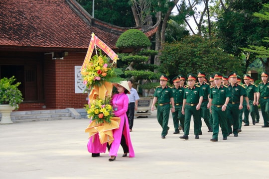 Bộ CHQS tỉnh Nghệ An dâng hương tưởng niệm nhân kỷ niệm ngày Thương binh - Liệt sĩ