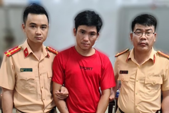 Bắt giữ nam thanh niên quấn quanh người 1 bánh heroin