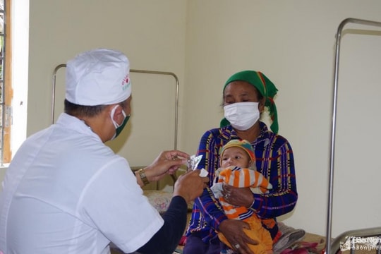 Cử tri huyện Kỳ Sơn kiến nghị bổ sung y, bác sỹ trên địa bàn 