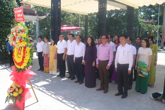 Ban Tuyên giáo Tỉnh ủy dâng hương tưởng niệm Chủ tịch Hồ Chí Minh và tri ân các anh hùng liệt sĩ