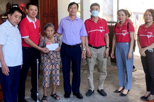 Viettel Nghệ An thăm, tặng quà các gia đình chính sách nhân Ngày Thương binh Liệt sĩ