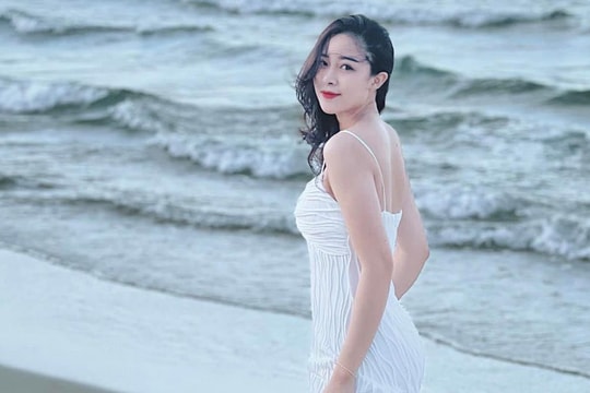 Sắc vóc gái hai con của bà xã Phan Văn Đức