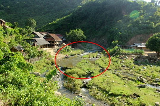 Người dân vùng biên Nghệ An với nỗi lo bị cô lập vào mùa mưa lũ