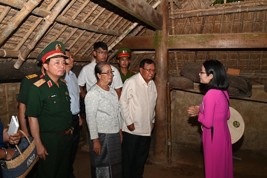 Những người kể chuyện về Bác Hồ bằng nhiều ngoại ngữ