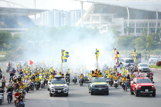 Hơn 1.000 cổ động viên xứ Nghệ ‘tiếp lửa’ cho Sông Lam Nghệ An trước trận gặp Hà Nội FC