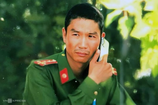 Người đàn ông mặc sắc phục công an cướp vàng ném ra đường