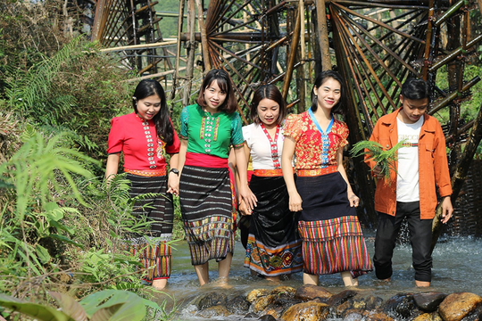 Lợi dụng vấn đề ngôn ngữ để chống phá, chia rẽ khối đại đoàn kết dân tộc