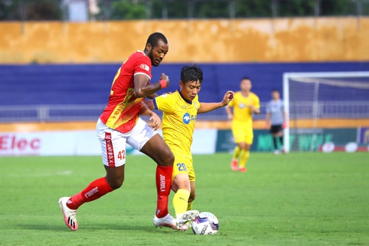 Sông Lam Nghệ An chia điểm với Thanh Hoá trên sân Vinh