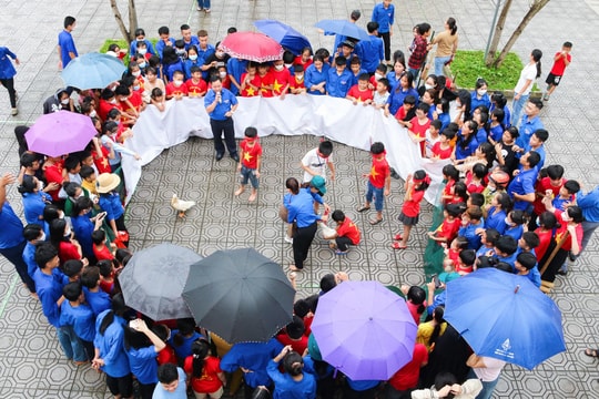 Ngày hội “Chiến sỹ tình nguyện vì đàn em thân yêu” tại huyện vùng cao Nghệ An