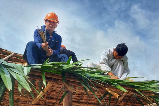 Góp tranh, tre, nứa dựng nhà đọc sách cho học sinh vùng cao trước thềm năm học mới