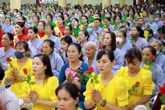 Những hình ảnh đẹp trong lễ Vu Lan báo hiếu 