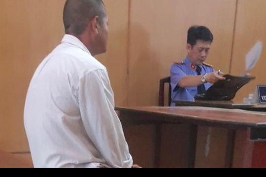 Gửi ảnh 'nhạy cảm' cho chồng của nhân tình để trả thù