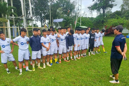 U15 SLNA vượt qua U15 Hà Nội, giành vị trí nhất bảng