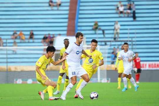 Sông Lam Nghệ An giành chiến thắng trước Nam Định trên sân Thiên Trường