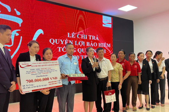 Prudential chi trả bảo hiểm 700 triệu đồng cho khách hàng
