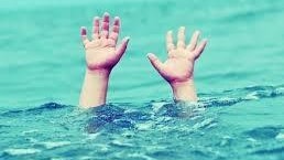 Bé trai 3 tuổi trượt chân đuối nước ở ao nhà