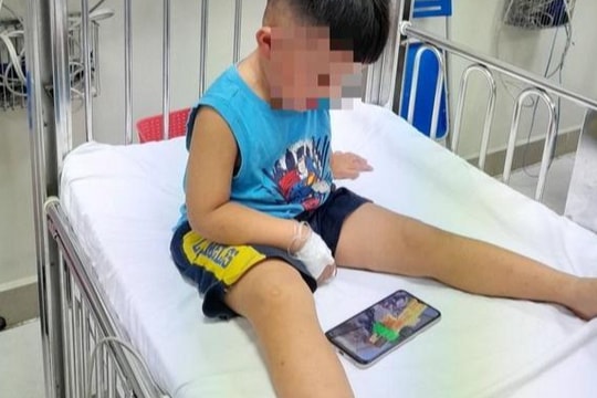 Công an điều tra vụ bé trai 3 tuổi bị bạo hành, nhốt trong tủ cấp đông