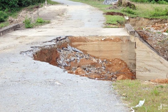 Cử tri Con Cuông kiến nghị sửa chữa, nâng cấp đường giao thông vào xã Thạch Ngàn
