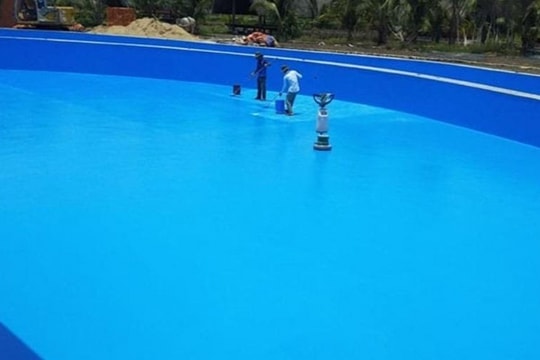 Bé gái 10 tuổi đuối nước trong bể bơi của khách sạn